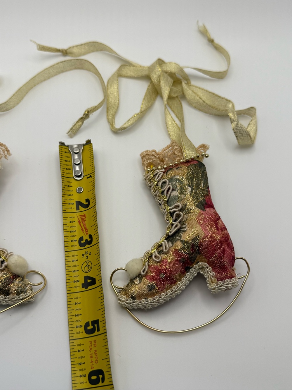 Vintage Decorative Gold and Red Victorian Ice Skate Ornaments - Picture 7 of 9